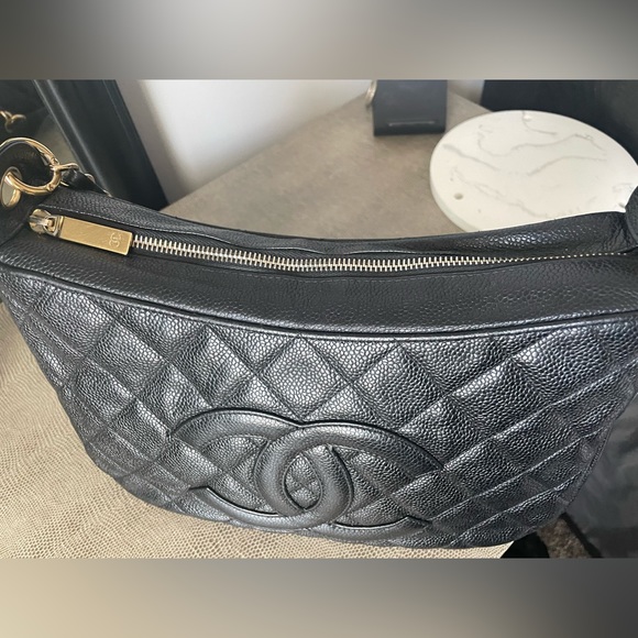 Authentic!!!!Chanel 2004/2005 caviar timeless shoulder bag. Authentic - Picture 2 of 16